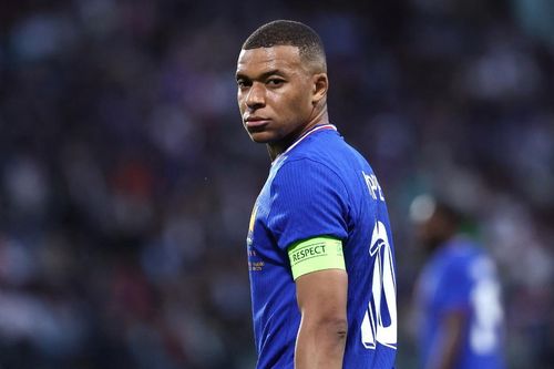 Cộng đồng mạng chia rẽ vì pha hỏng ăn của Mbappe