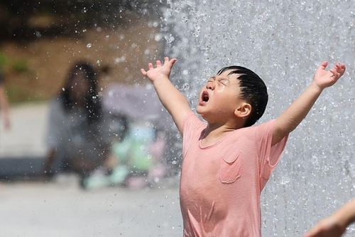 Hàn Quốc cảnh báo đợt nắng nóng đầu tiên của mùa