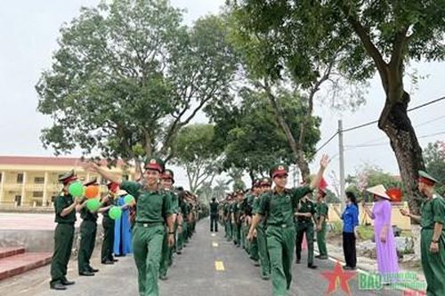Tiếp nhận học viên đào tạo thành viên kíp xe Tăng thiết giáp
