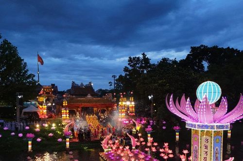 Festival Huế 2024: Lễ hội hoa đăng tại bến Nghinh Lương Đình