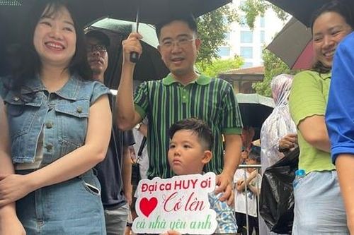 Những hình ảnh cảm động trong kỳ thi vào lớp 10 ở Hà Nội