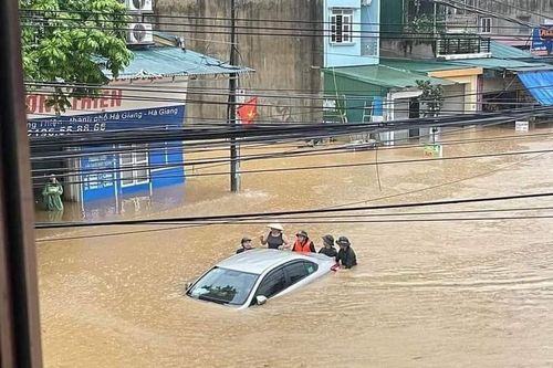 Mưa lớn hoành hành ở Hà Giang, nhiều nơi chìm trong biển nước