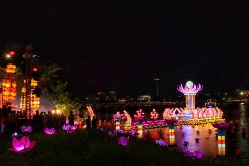Tuần lễ Festival Huế 2024: Ngắm khung cảnh lung linh đêm hội hoa đăng và thưởng thức ẩm thực chay đặc sắc