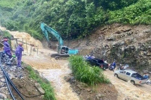 Loạt sự cố do mưa lớn cuối tuần qua