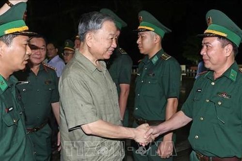 Chủ tịch nước Tô Lâm thăm cán bộ, chiến sỹ Đồn biên phòng Cửa khẩu Sóc Giang