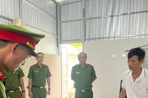 Cán bộ tư pháp xã bị bắt: Dân phải chờ giấy kết hôn, chứng sinh, chứng tử?