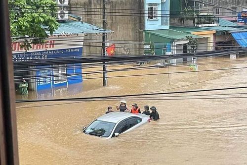 Nhiều khu vực tại thành phố Hà Giang chìm trong biển nước