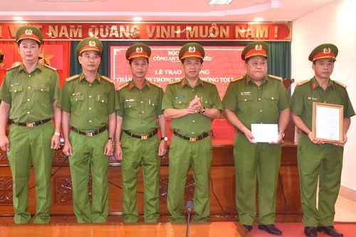 Khen thưởng Phòng Cảnh sát hình sự Công an tỉnh Bạc Liêu