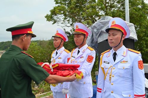 Khánh thành cột cờ Tổ quốc trên đảo Thanh Lân