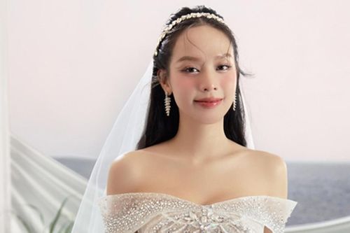 Hoa hậu Thanh Thủy đẹp gợi cảm khi diện váy cưới