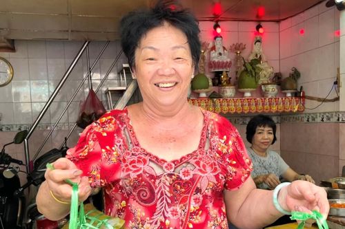 Giữ bí quyết 3 đời, góa phụ rủ bạn thân làm loại bánh kiếm bộn tiền tết Đoan ngọ