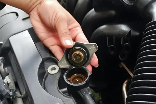 Một việc nhỏ cần làm sau 5 năm sử dụng ô tô, giúp động cơ bền gấp đôi
