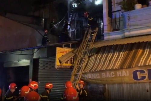 Cứu 5 người thoát khỏi đám cháy nhà ở TPHCM, 3 trẻ nhỏ ngạt khói