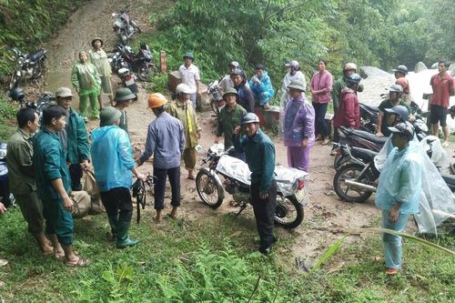 2 bố con bị lũ cuốn trôi khi đi qua cầu tràn ở Hà Giang