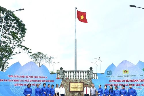 Khánh thành công trình cột cờ Tổ quốc trên đảo tiền tiêu ở Quảng Ninh