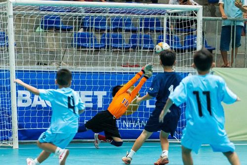 Thắng đậm Nhi đồng Anh Sơn, Nhi đồng Hưng Nguyên vào tứ kết