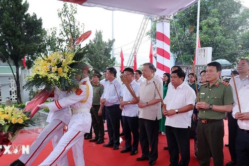 Chủ tịch nước Tô Lâm dâng hương tưởng niệm ông Hoàng Đình Giong