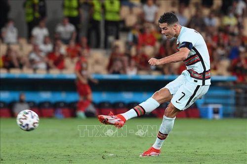EURO 2024: Những kỷ lục đang chờ Cristiano Ronaldo xô đổ