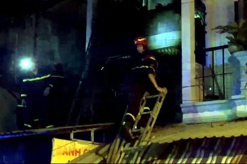 TP Hồ Chí Minh: 3 trẻ nhỏ ngạt khói nhập viện sau đám cháy nhà đêm khuya