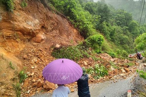 Lào Cai: Khẩn trương khắc phục sạt lở trên nhiều tuyến đường do mưa lớn