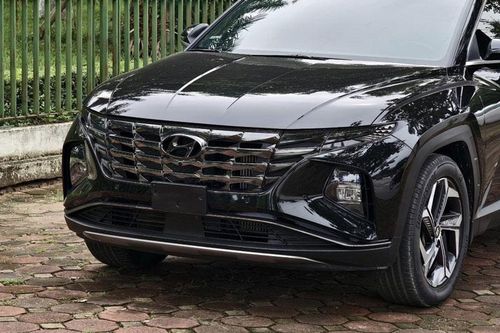 Hyundai Tucson chạy lướt 1 năm lên sàn xe cũ với giá khó tin