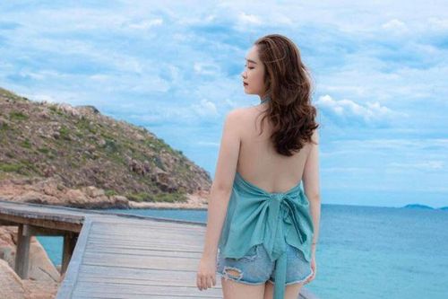 'Tiểu tam' phim giờ vàng bị dằn mặt bằng bột cà phê, ngoài đời xinh như hoa da trắng nõn
