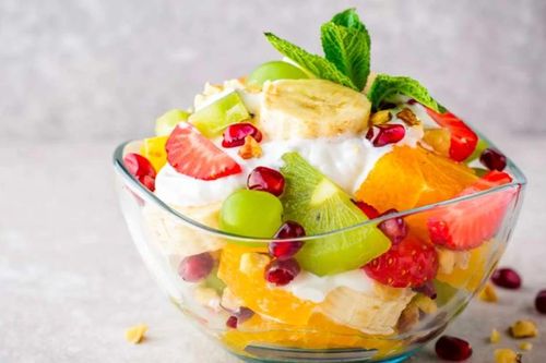 Trái cây dầm vào Top17 món salad trái cây ngon nhất thế giới