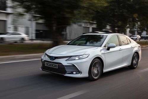 Bảng giá Toyota Camry tháng 6/2024: Giảm giá 50 triệu đồng