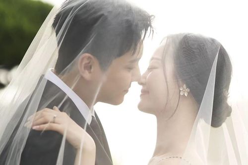 Ba cặp đôi nghệ sĩ đã kết hôn vào cùng một ngày