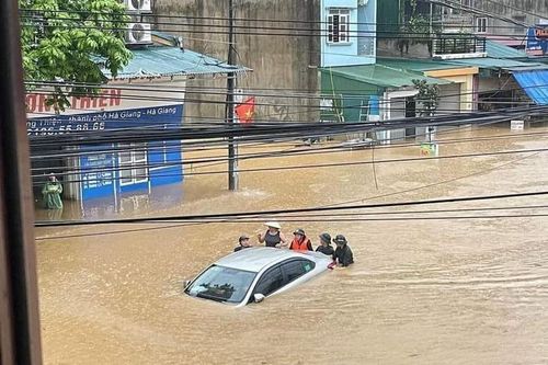 Tìm thấy thi thể bố và con 3 tuổi bị lũ cuốn trôi ở Hà Giang