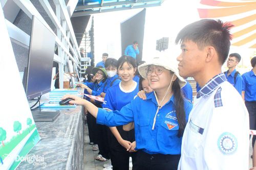 Những thanh niên dân tộc, tôn giáo tiêu biểu