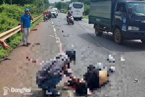 Xe khách va chạm xe máy làm nam thanh niên tử vong trên quốc lộ 20