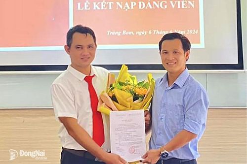 Kết nạp thêm một đảng viên mới