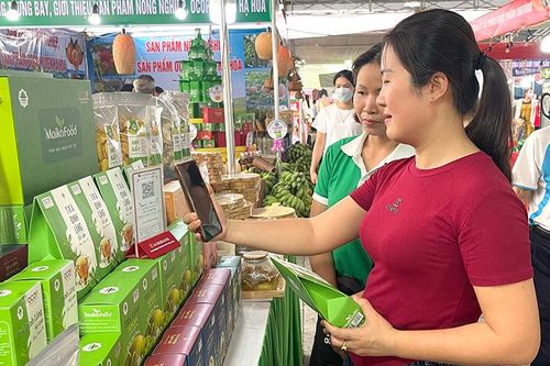 Phát triển thương mại, dịch vụ văn minh, hiện đại