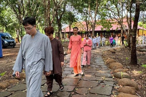 BR-VT: Gần 100 người tham gia khóa tu 'nửa ngày an lạc'
