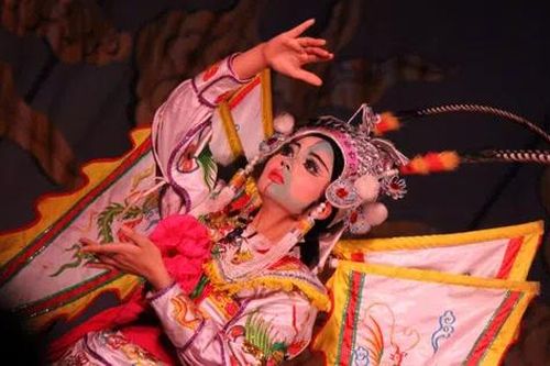 Giữ lửa Tuồng: Nước mắt, mồ hôi và nụ cười trên sân khấu