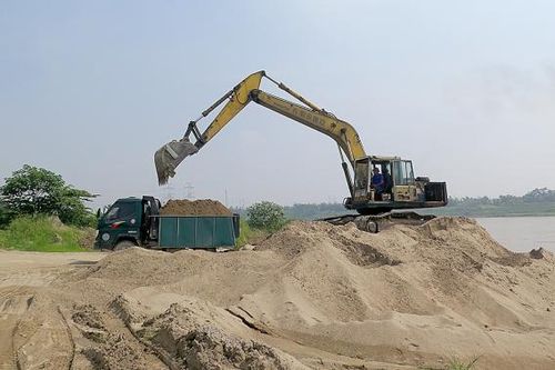 Thiếu vật liệu xây dựng, nhà thầu thi công cầm chừng