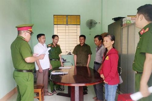 Vợ tố giác chồng trồng cây thuốc phiện