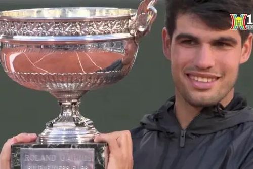 Carlos Alcaraz lần đầu tiên đăng quang tại Roland Garros