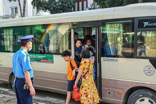 Tăng cường kiểm tra, xử lý nghiêm xe đưa đón học sinh vi phạm quy định