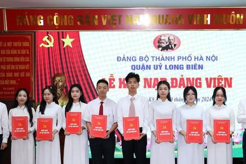 Đảng bộ quận Long Biên:Nâng cao chất lượng phát triển đảng viên