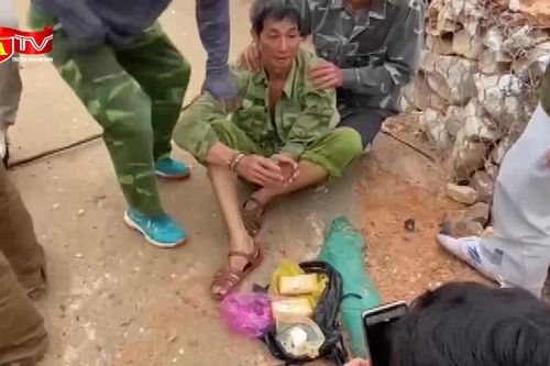 'Bủa lưới' bắt 'trùm' bán lẻ ma túy luôn mang dao, lập lán trốn trong rừng