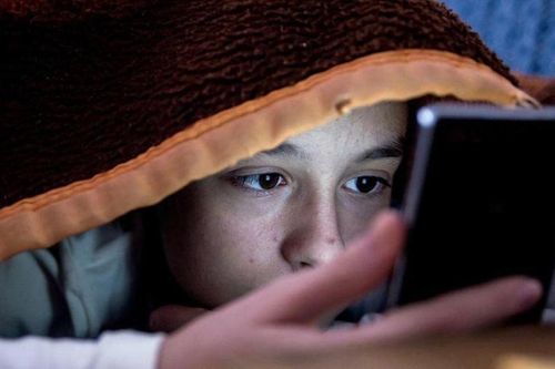 Dấu hiệu nghiện Internet ở vị thành niên