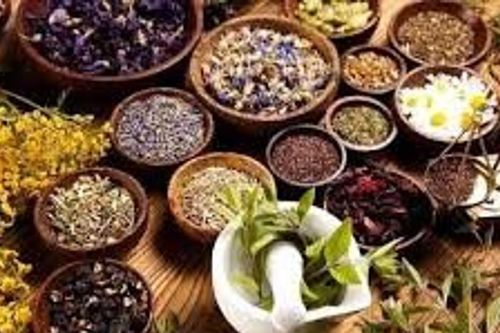 Nhập viện do dùng thuốc nam không rõ nguồn gốc