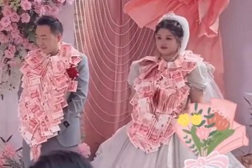 Cô dâu chú rể nhận tiền quà cưới trĩu cổ từ 8 chị gái