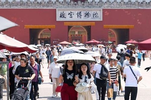 Thủ đô Trung Quốc vừa phát cảnh báo màu cam vì nắng nóng