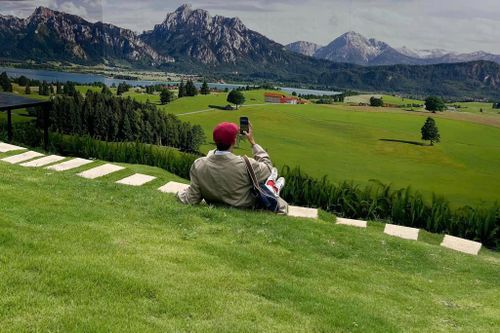 'Té ngửa' view Thụy Sĩ in trên bạt tại Đà Lạt