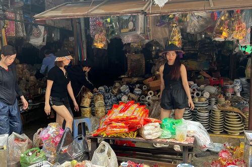 Quảng Ninh: các tiểu thương tất bật khắc phục hậu quả sau trận mưa lụt