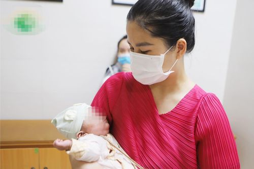 Em bé sinh non 650g được nuôi sống kỳ tích