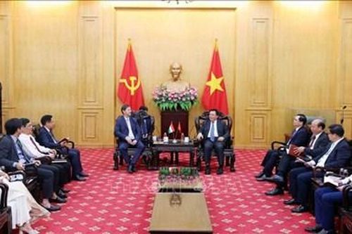 Mở rộng hợp tác đào tạo cán bộ giữa Việt Nam với Hungary và Armenia